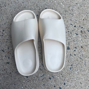 Fake Yeezy Slides